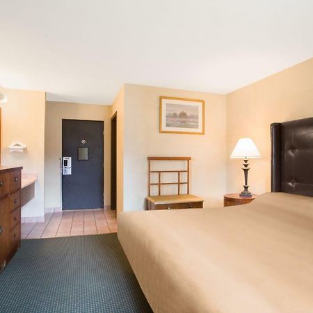 Knights Inn Endwell Bagian luar foto