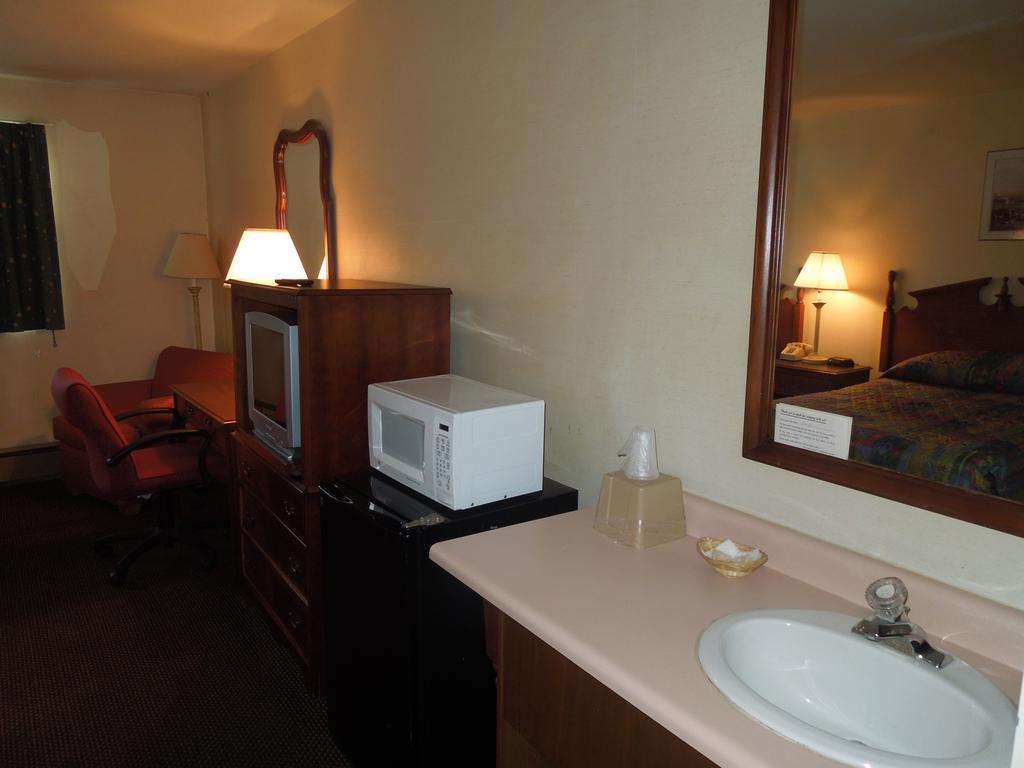 Knights Inn Endwell Bagian luar foto