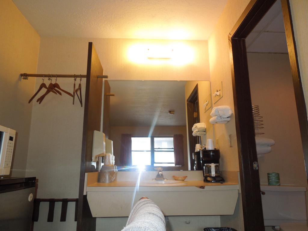 Knights Inn Endwell Bagian luar foto