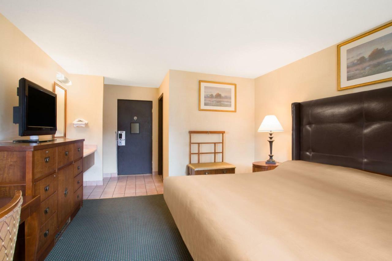 Knights Inn Endwell Bagian luar foto