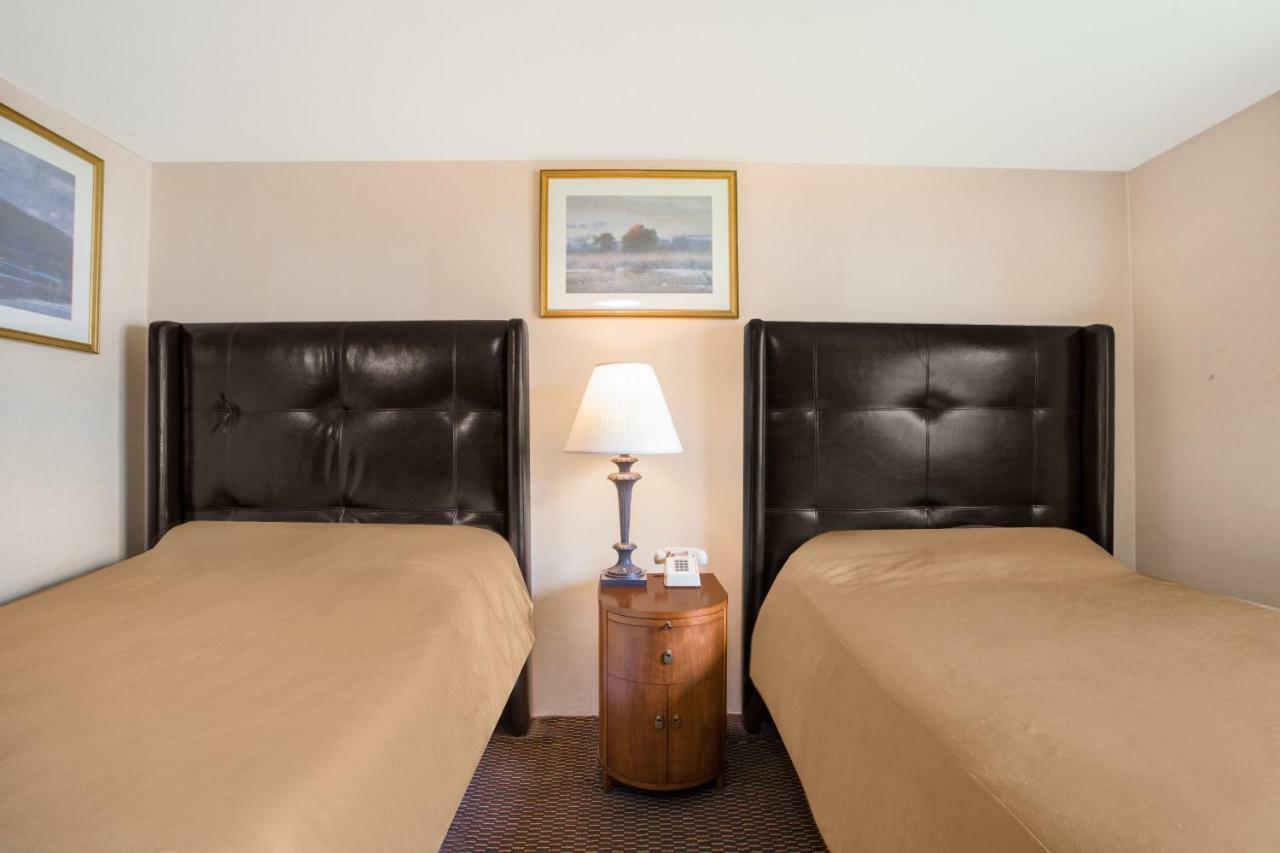 Knights Inn Endwell Bagian luar foto