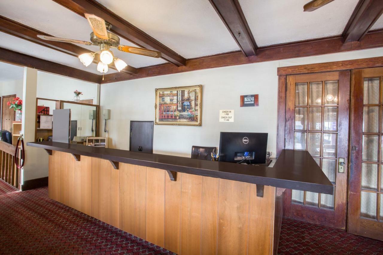 Knights Inn Endwell Bagian luar foto