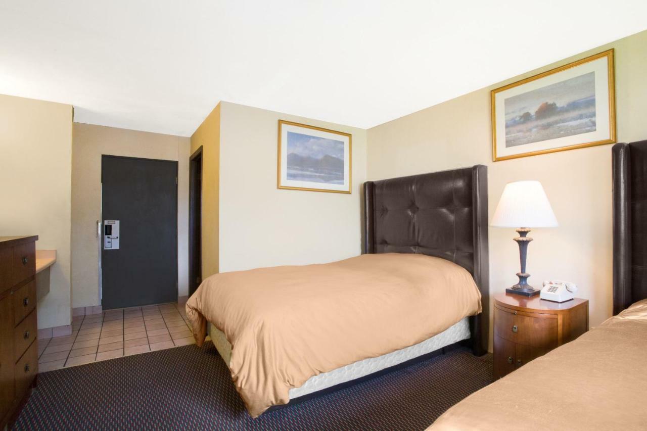Knights Inn Endwell Bagian luar foto