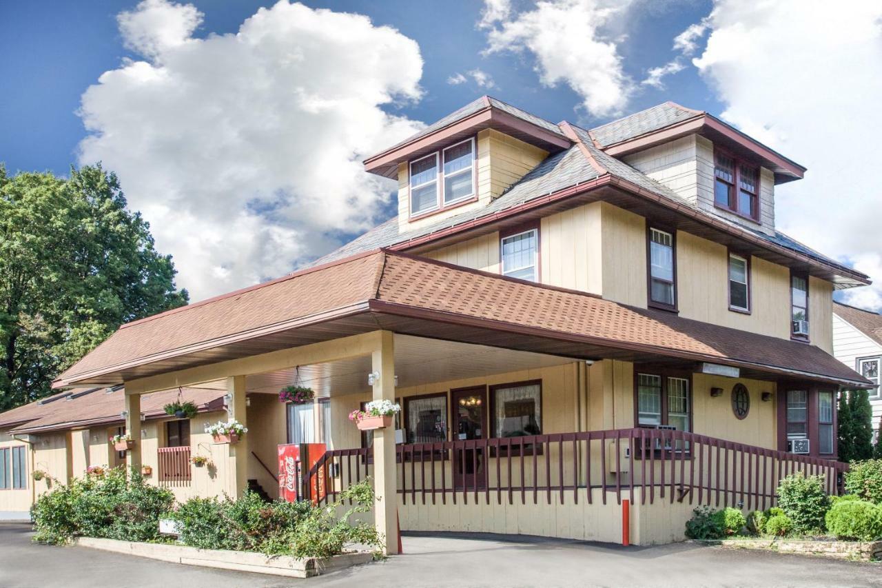 Knights Inn Endwell Bagian luar foto