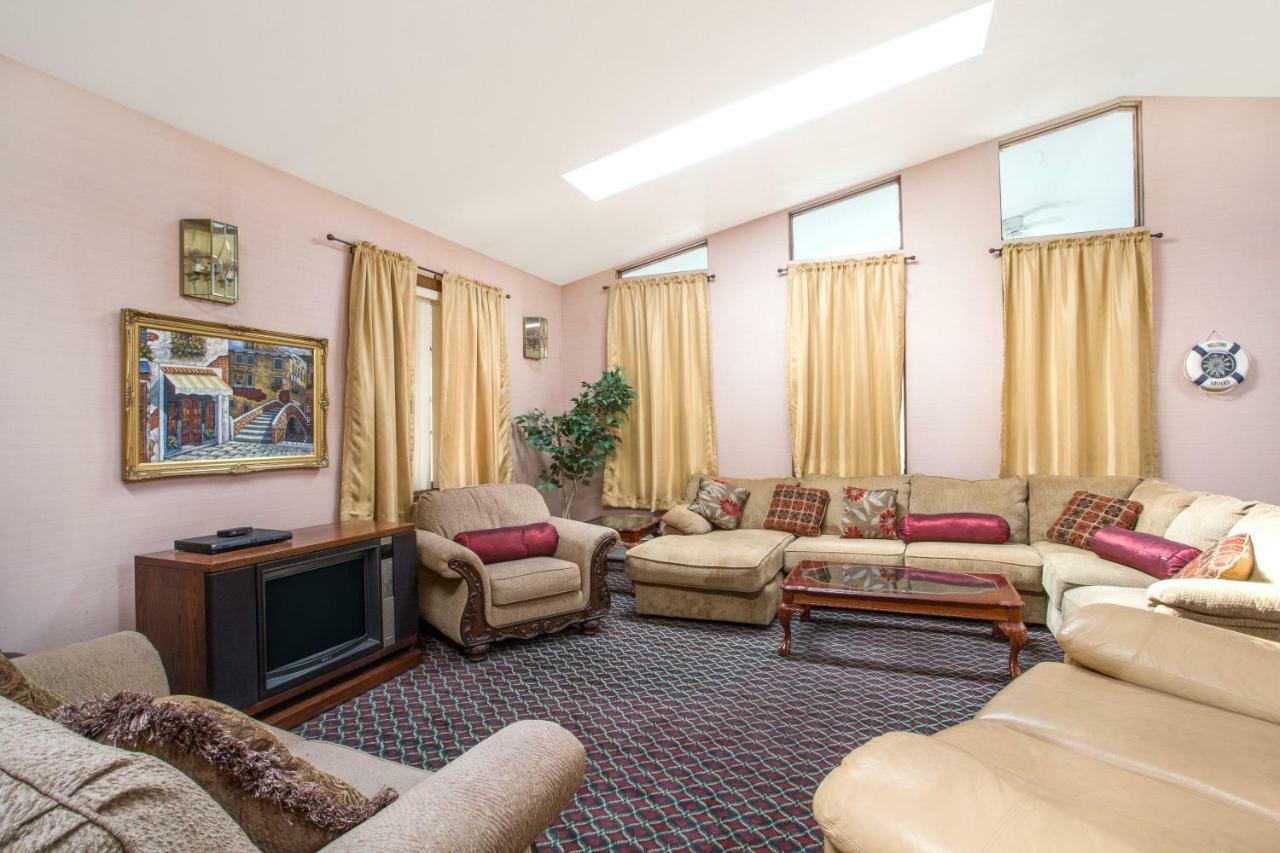 Knights Inn Endwell Bagian luar foto